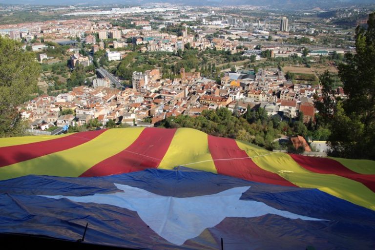 La 39a pujada de la senyera a Les Torretes ha estat l’acte més seguit de la Diada a Martorell