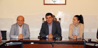 L’alcalde Xavier Fonollosa rep a l’Ajuntament la junta directiva del Club de Futbol Martorell