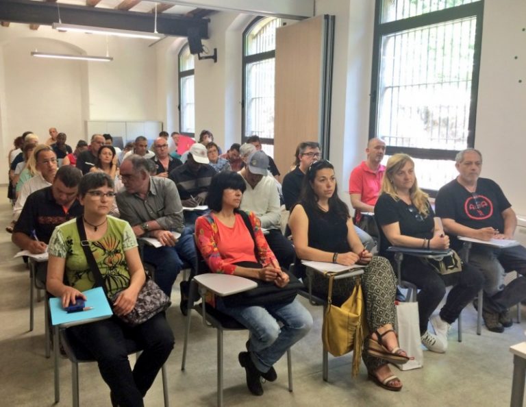 Més de quaranta persones en situació d’atur assisteixen a l’inici del programa Recicla’t +45
