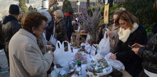 La Fira de Santa Llúcia manté la tradició de l’escudella i incorpora el Tió de Nadal