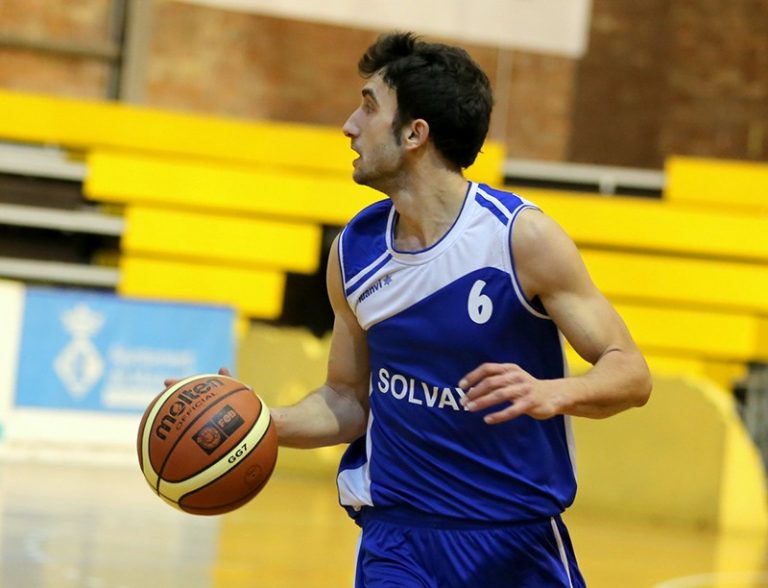El Bàsquet Club Martorell tomba el líder a la seva pista i s’aferra a la permanència