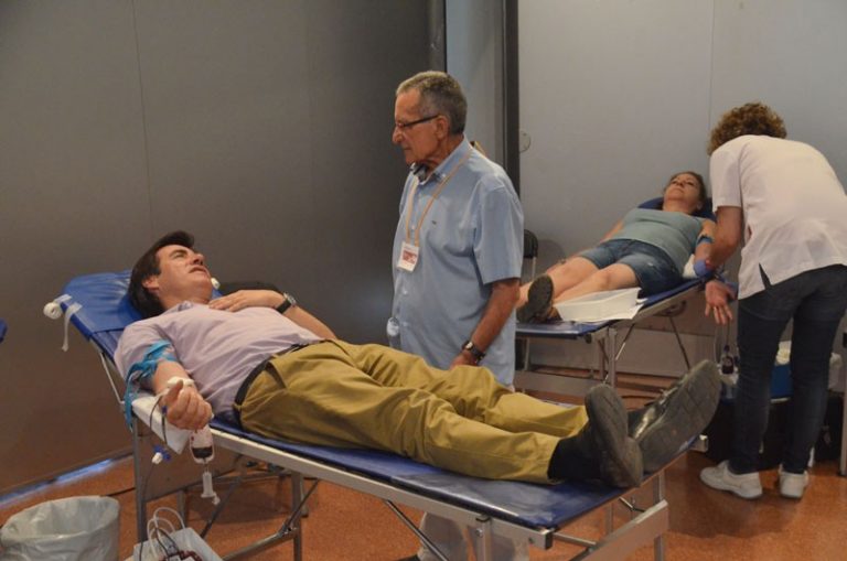L’alcalde Fonollosa dóna el tret de sortida de la VI Marató de sang al Centre Cultural