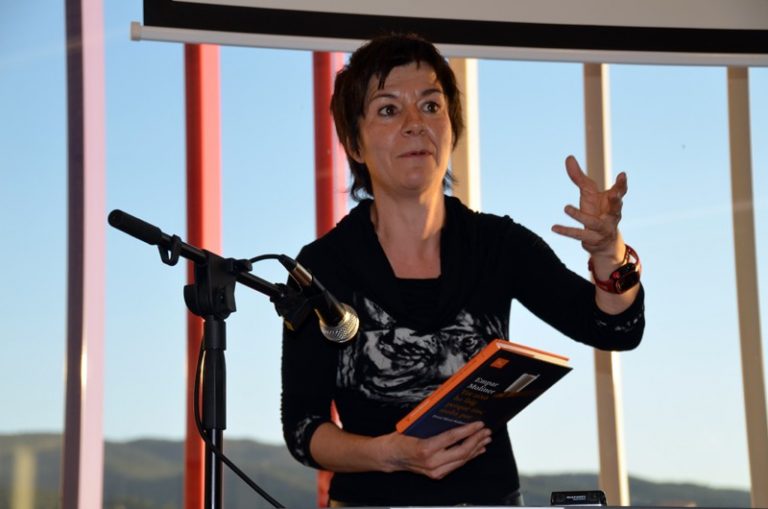 Empar Moliner: "el meu nou llibre de contes parla d’allò que m’envolta, dels meus grups"