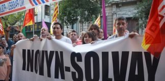 El consistori dóna suport als treballadors de Inovyn Solvay en una concentració a Barcelona