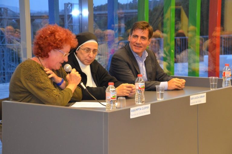 Sor Lucía Caram captiva als martorellencs en la presentació del seu últim llibre