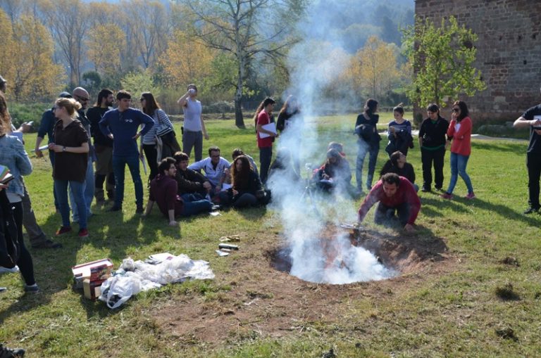 Estudiants de la UB participen en una jornada d’arqueologia a Santa Margarida