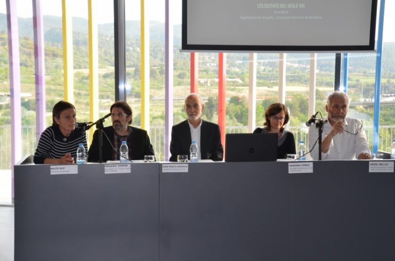 El Centre d’Estudis Comarcals porta el debat multidisciplinar de la ciutat del segle XXI