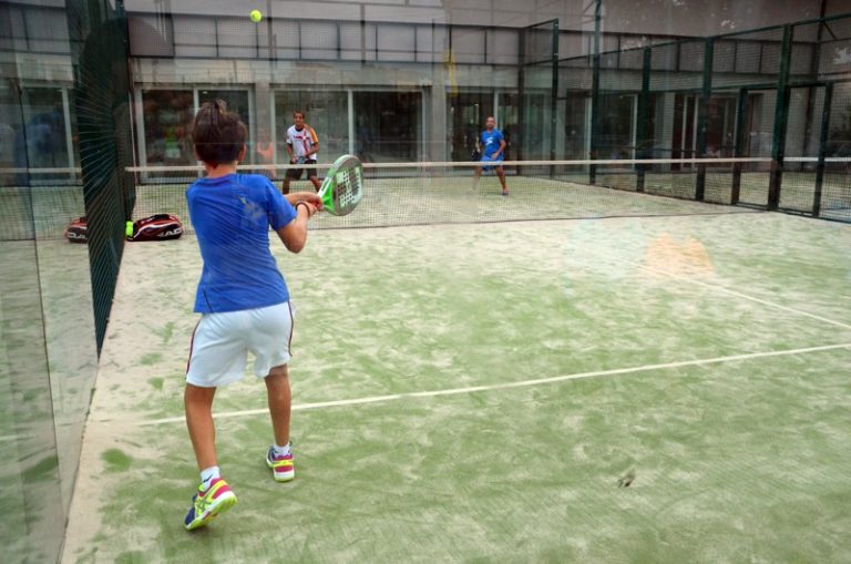 El CN Martorell recapta 1.000 euros per a Hipofam en el Torneig de Pàdel Solidari