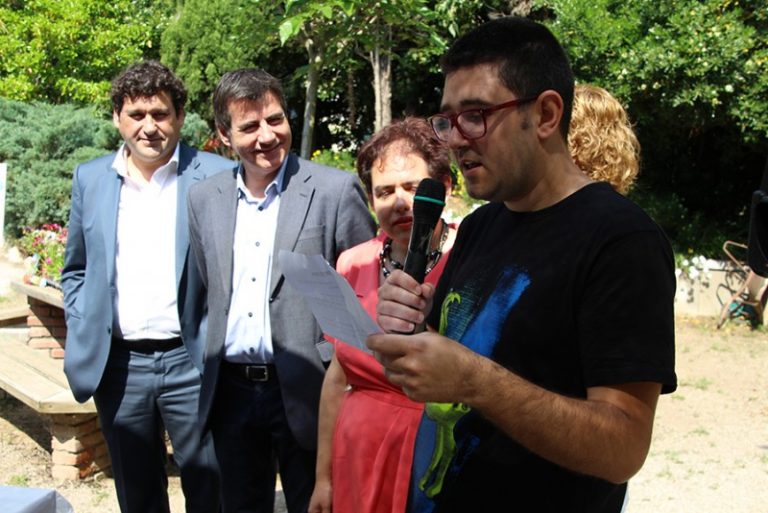 El viver del Centre Ocupacional Can Serra llueix més que mai en la jornada de portes obertes