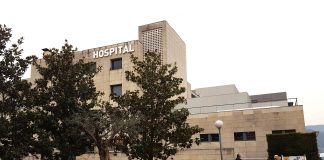 El govern municipal reafirma en el ple de l’Ajuntament el seu compromís amb les millores de l’Hospital