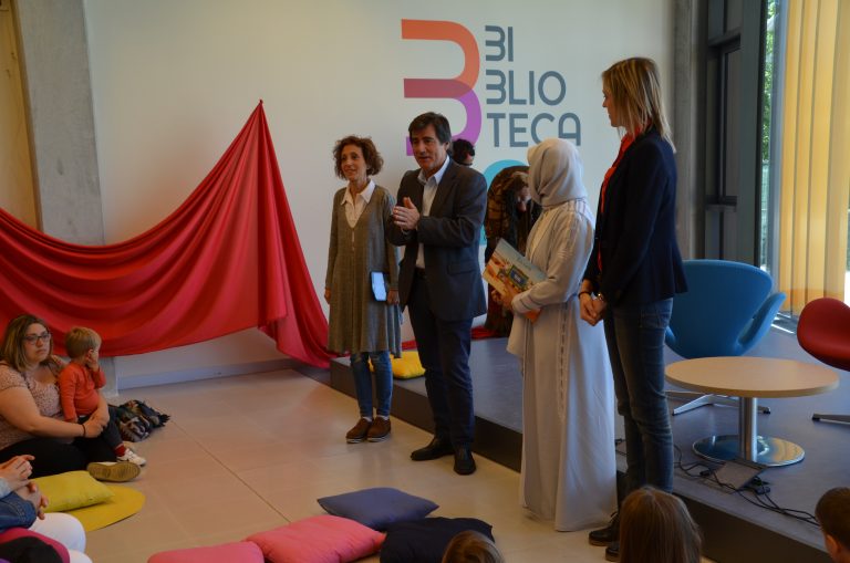 L’artista saudita Halla bint Khalid apadrina el 3r Concurs de Superlectors de la Biblioteca
