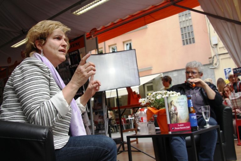 Rahola: “Les converses al carrer em posen en connexió amb els lectors i així els puc posar cara”