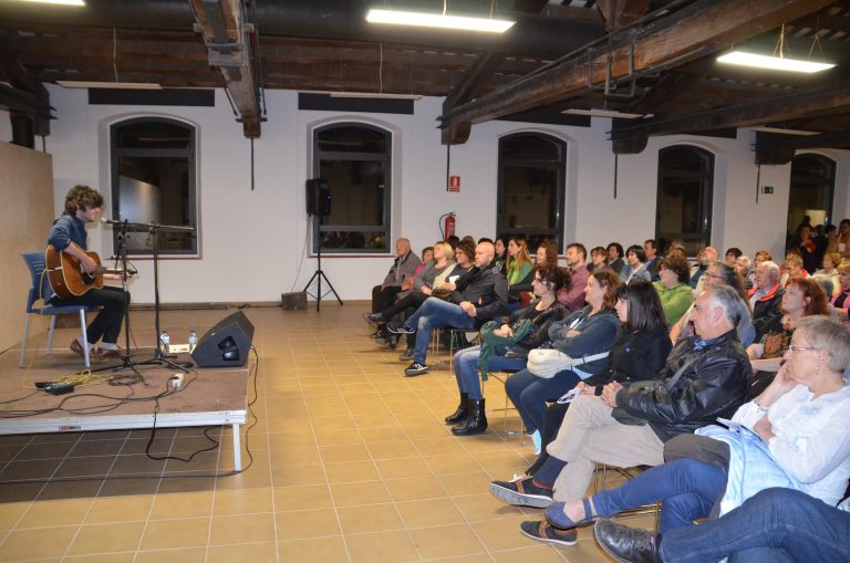 ‘Escenaris Secrets’ porta dues píndoles teatrals i el cantant Xarim Aresté al Molí Fariner