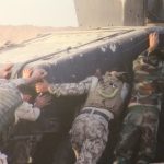 'Enviant armes, rebent refugiats'