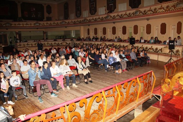 Teatre solidari Mans Merced&agrave;ries