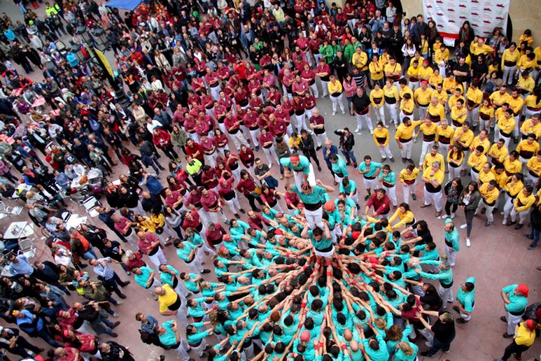Martorell vibra amb les construccions dels Castellers de Vilafranca i l’estrena d’Esparreguera i Santpedor