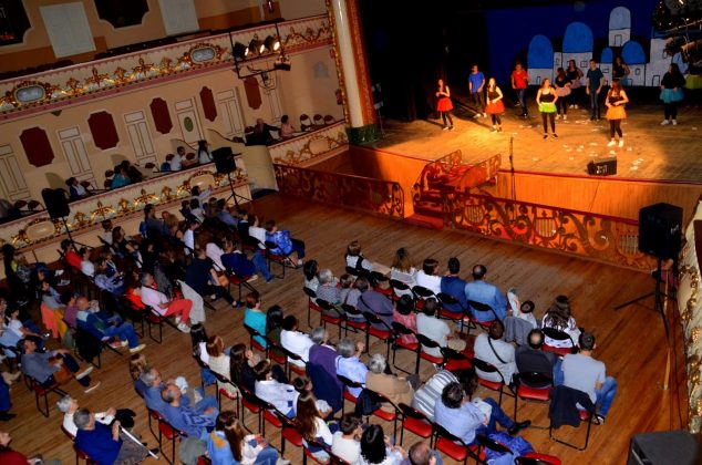 Teatre solidari Mans Merced&agrave;ries